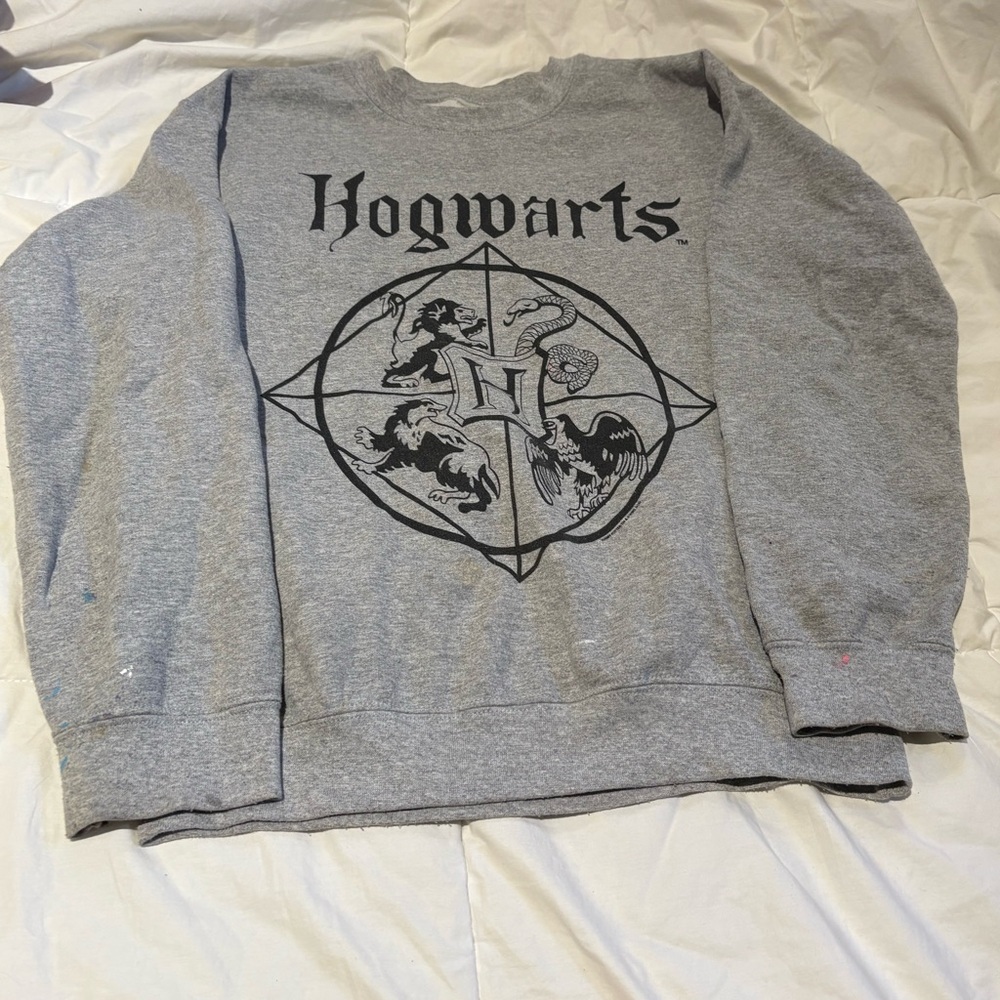 Hogwarts Harry Potter gray sweatshirt size small worn condition